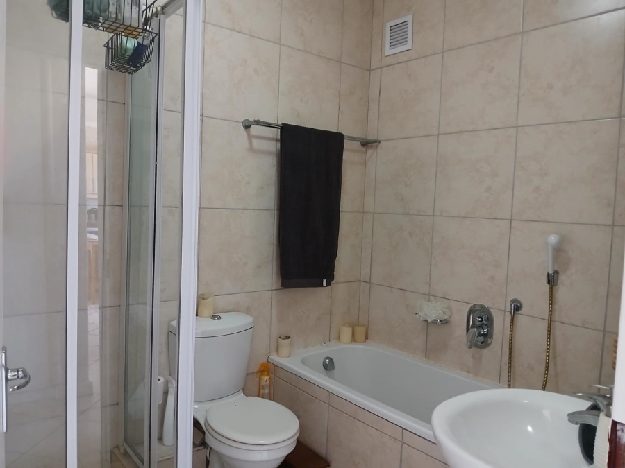 2 Bedroom Property for Sale in Okennedyville Western Cape